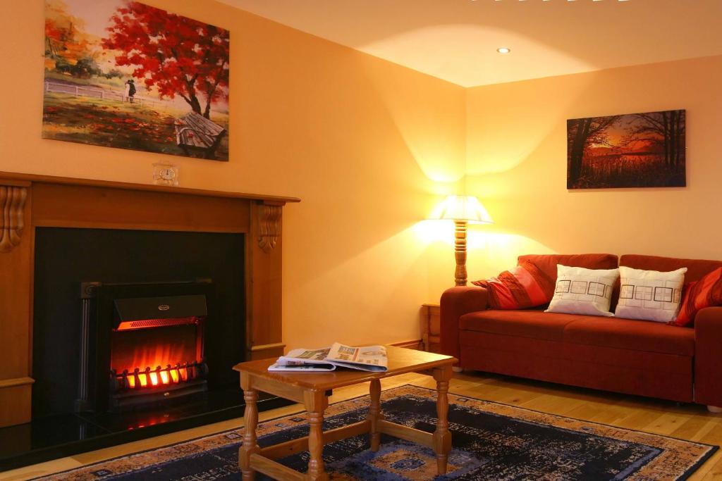 Mccarthy'S Lodge B&B เวสต์พอร์ต ภายนอก รูปภาพ