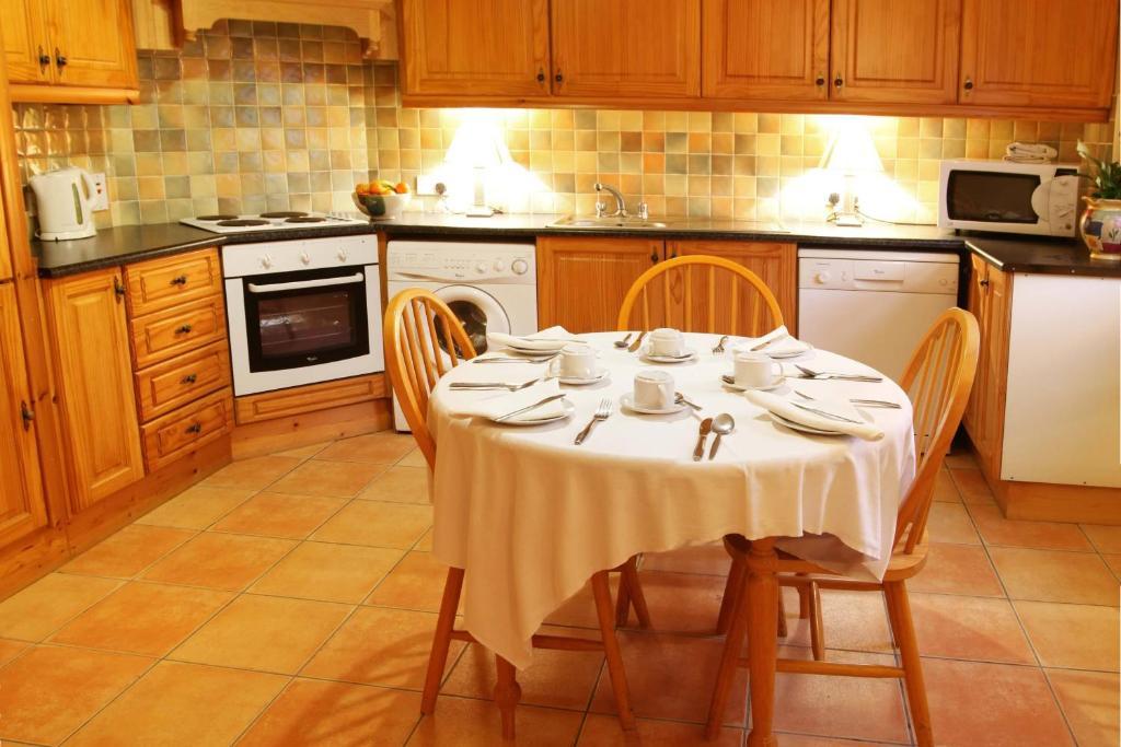 Mccarthy'S Lodge B&B เวสต์พอร์ต ภายนอก รูปภาพ